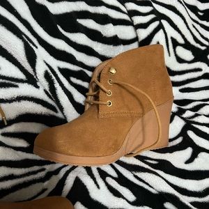 MERONA SIZE 6 1/2(run small) WEDGE CAMEL BOOTIE